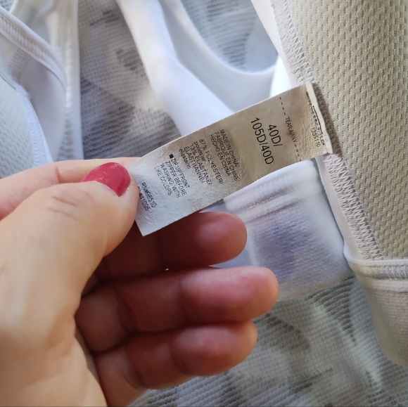 Under Armour sport bra 40D white zip front wire free molded cups adjustabe - Picture 10 of 11